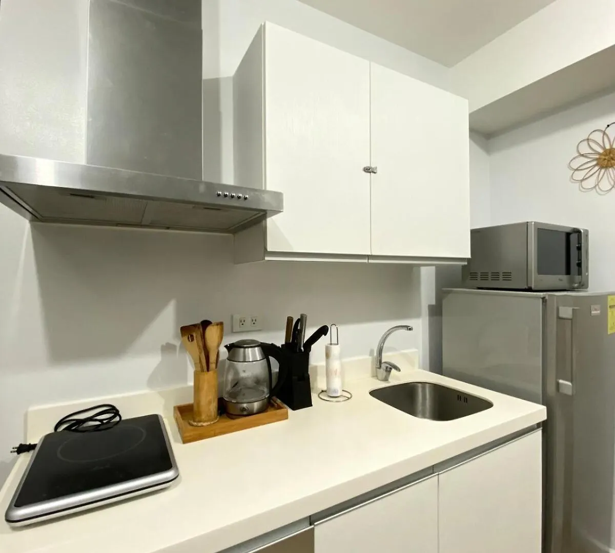 Lägenhet Cozy Escape Staycation Near Sm Bicutan Manila