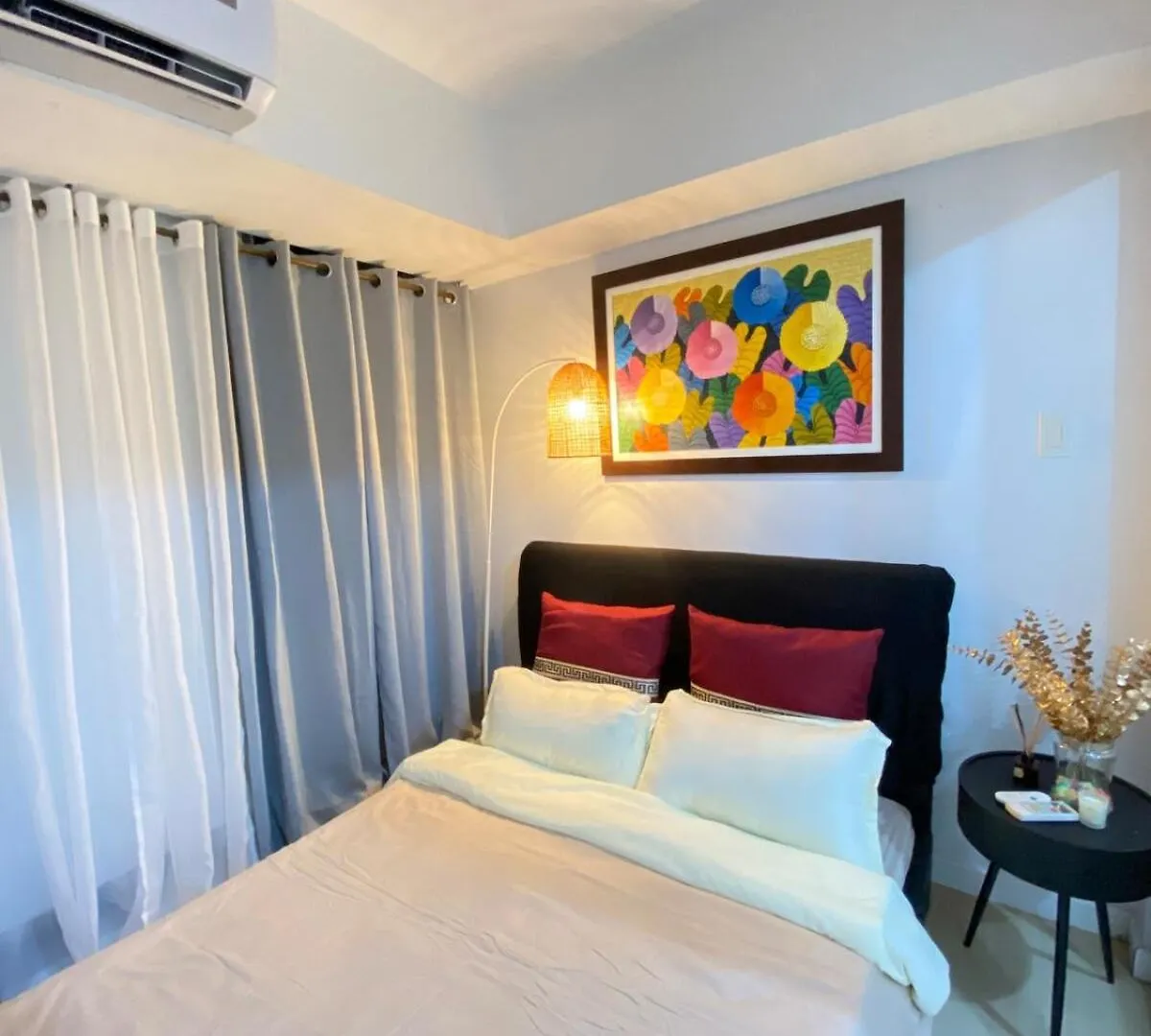 Cozy Escape Staycation Near Sm Bicutan Manila 0*,